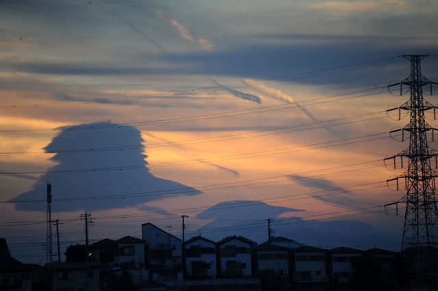 富士山と傘雲, 2011/27/27/17:35